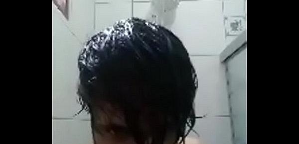  Emo tomando banho ao som de Linkin park